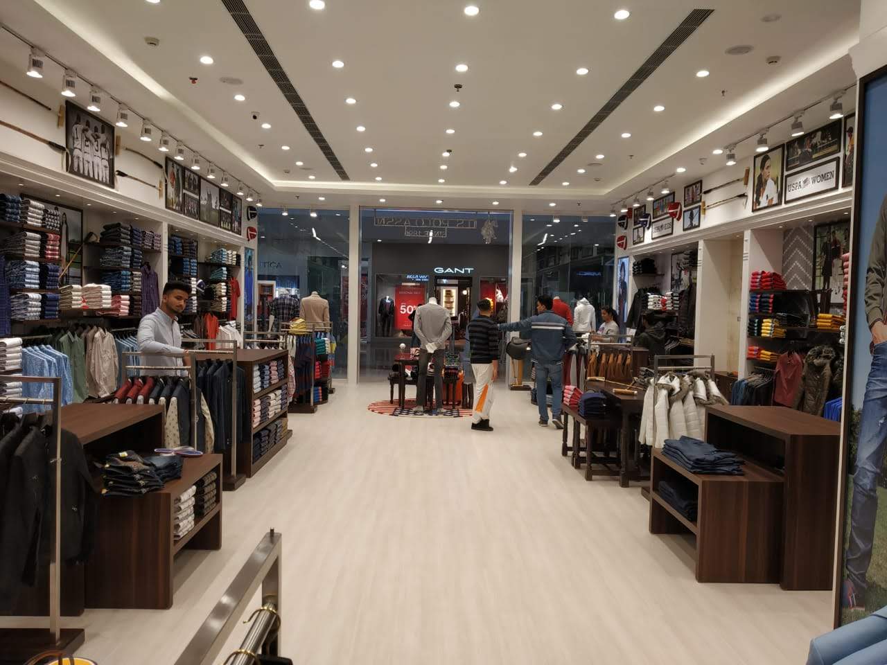 Contemporary Fashion Store